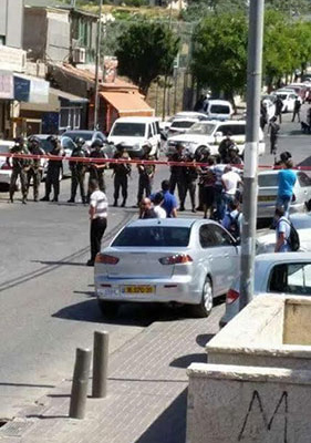 Un palestino atropella a dos policías sionistas en Al Quds